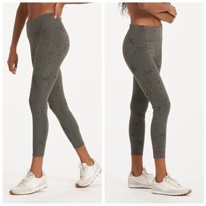 Vuori Stride Leggings Pants Oregano Splatter Black Grey Size Medium
